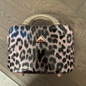 Travel makeup case